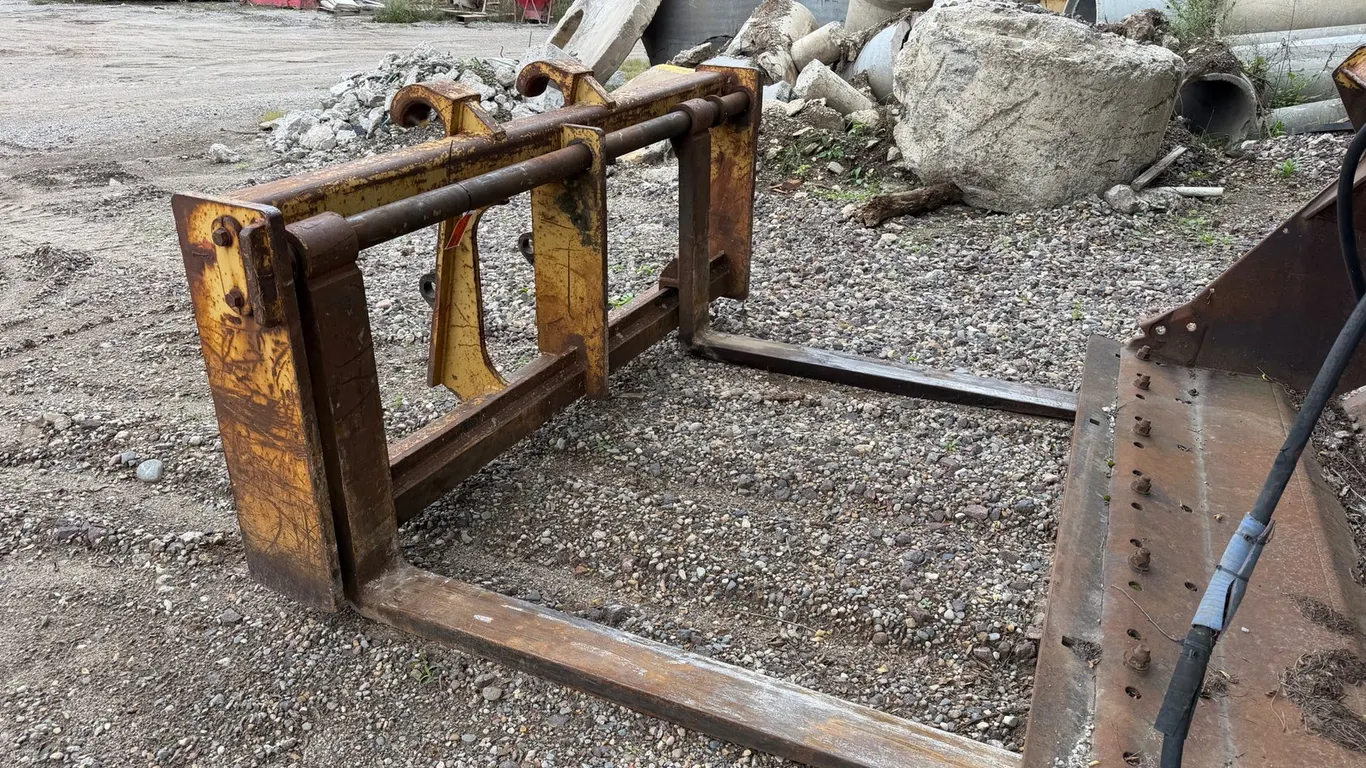 6' Forks for 938 Loader with Balderson Coupler