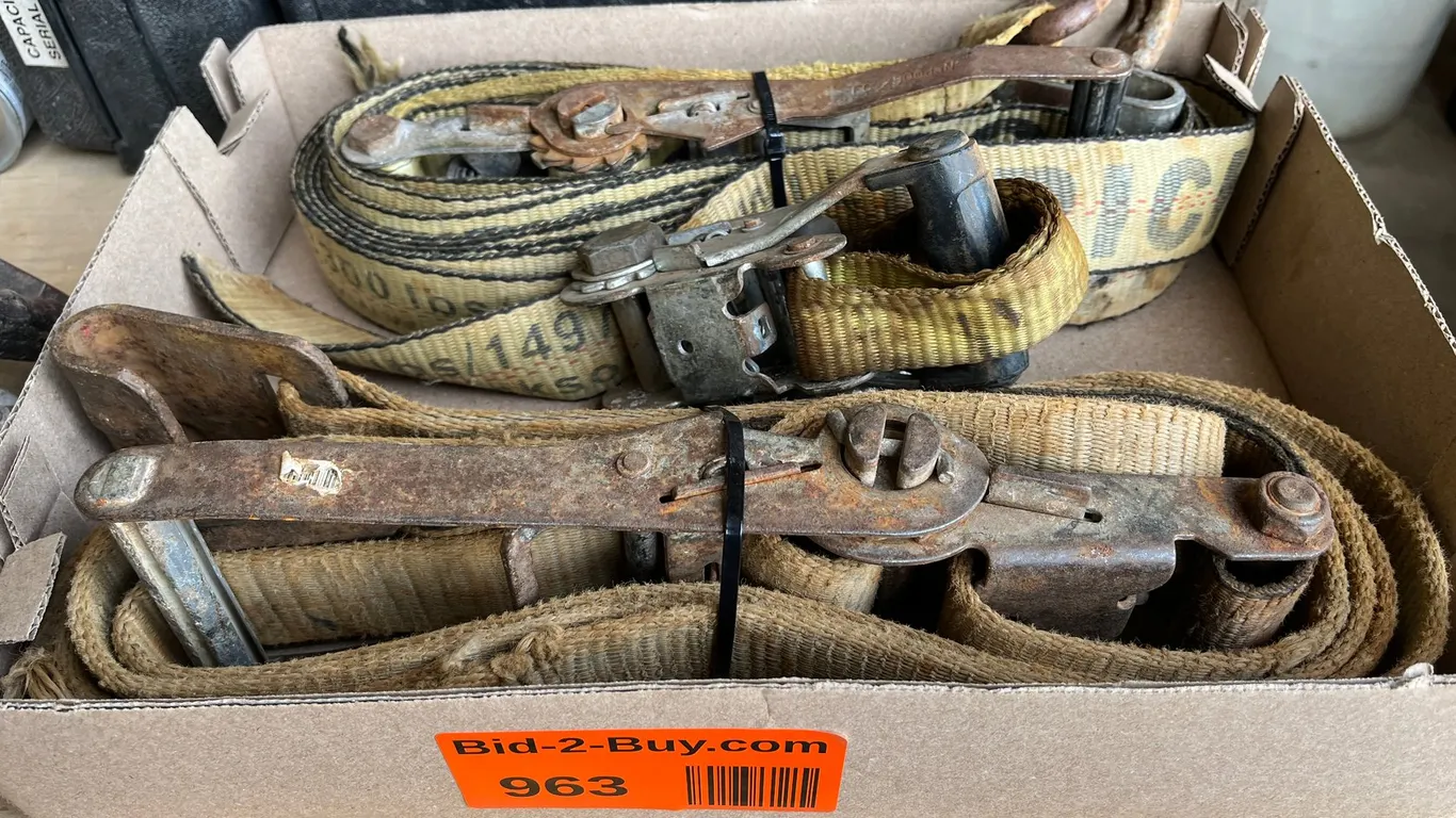 (2) 2" Heavy Duty Ratchet Straps and (5) Ratchets