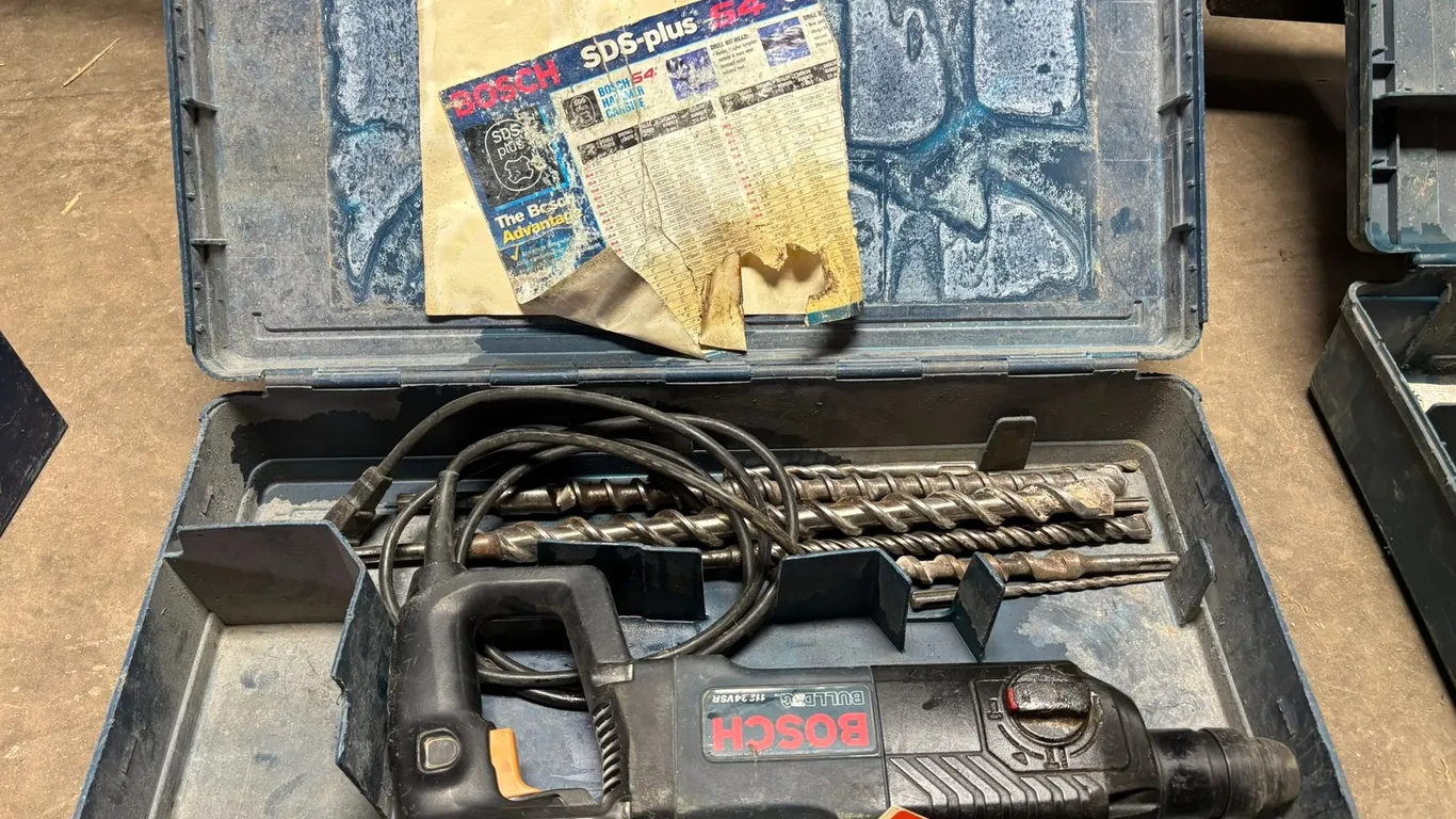 Bosch Roto-Hammer and (5) Bits