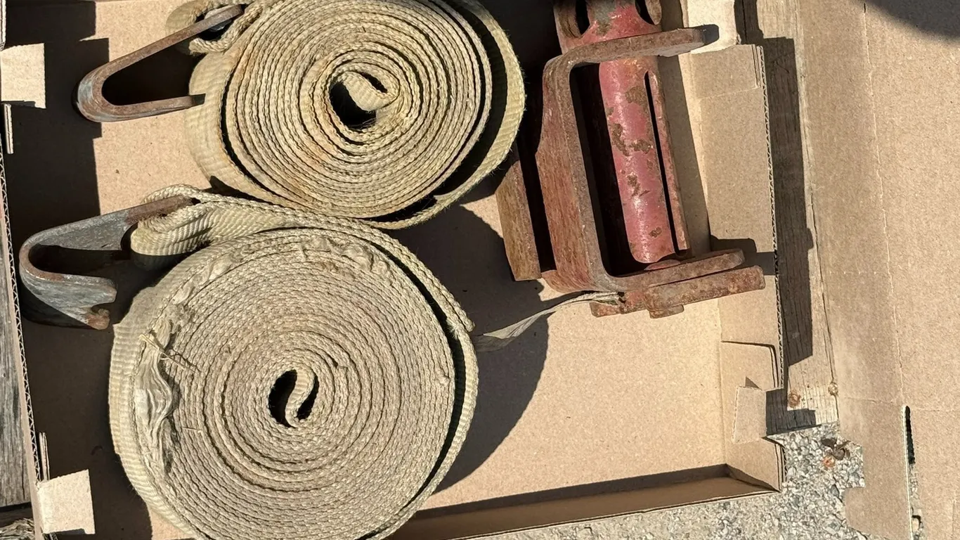 (2) 4" Wide Tie Down Straps and Winch