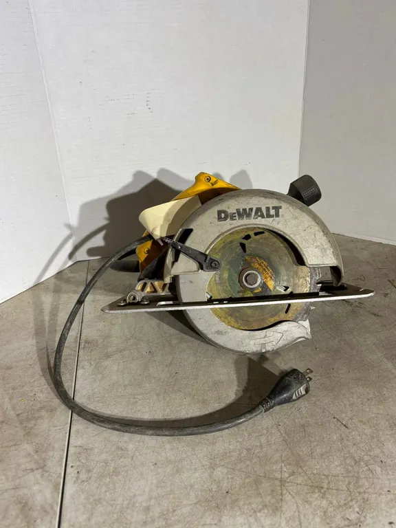 DeWalt Corded 7 1/4" Circular Saw