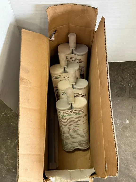 (4) Rezi- Weld Construction Epoxy