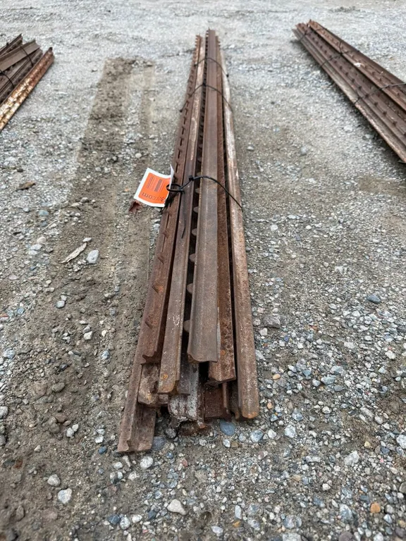 (10) 5' Metal Fence Posts
