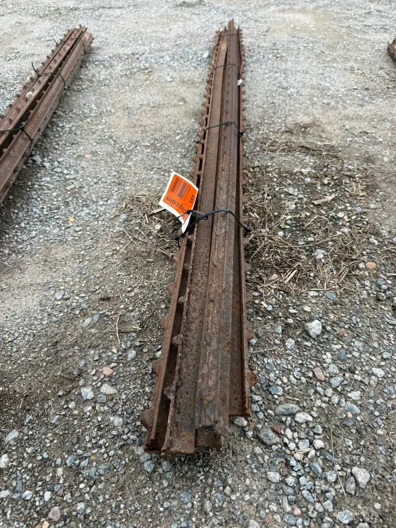 (10) 5' Metal Fence Posts