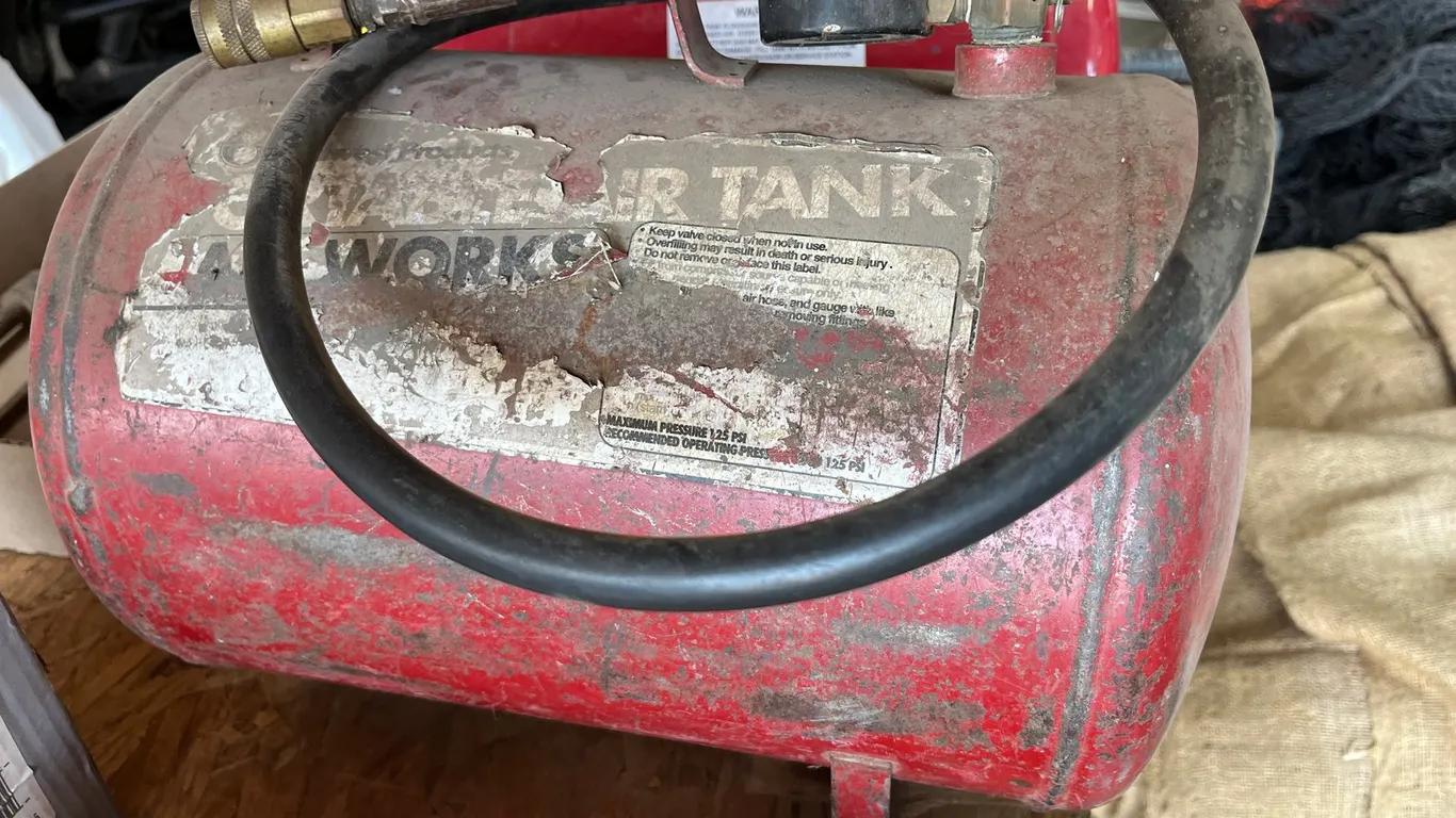 Cylindrical Portable Compressed Air Tank