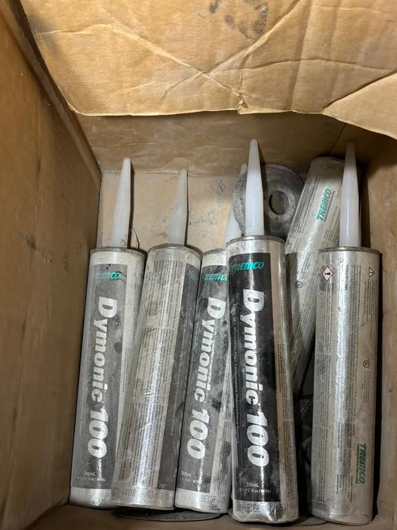 (6) Tubes of Thrmco Dymonic 100 Sealant