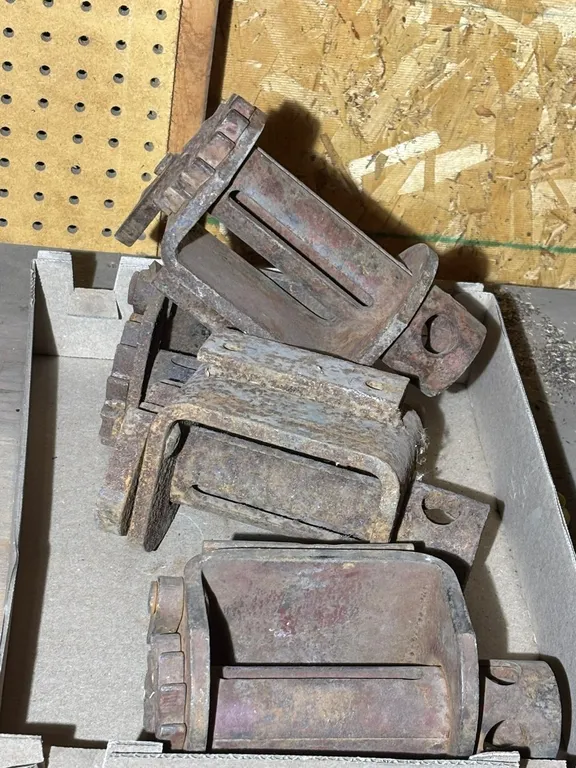 (4) Strap Winch