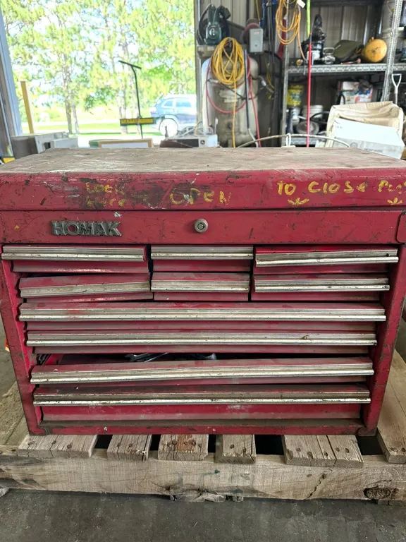 HOMAK Tool Chest with 10 Drawers