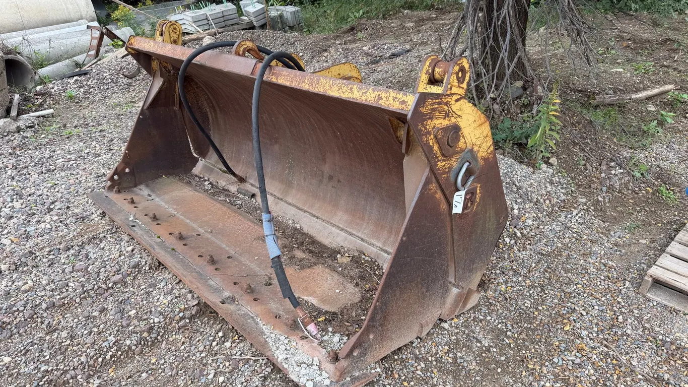 4 in 1 Bucket for 837 Loader with Balderson Coupler