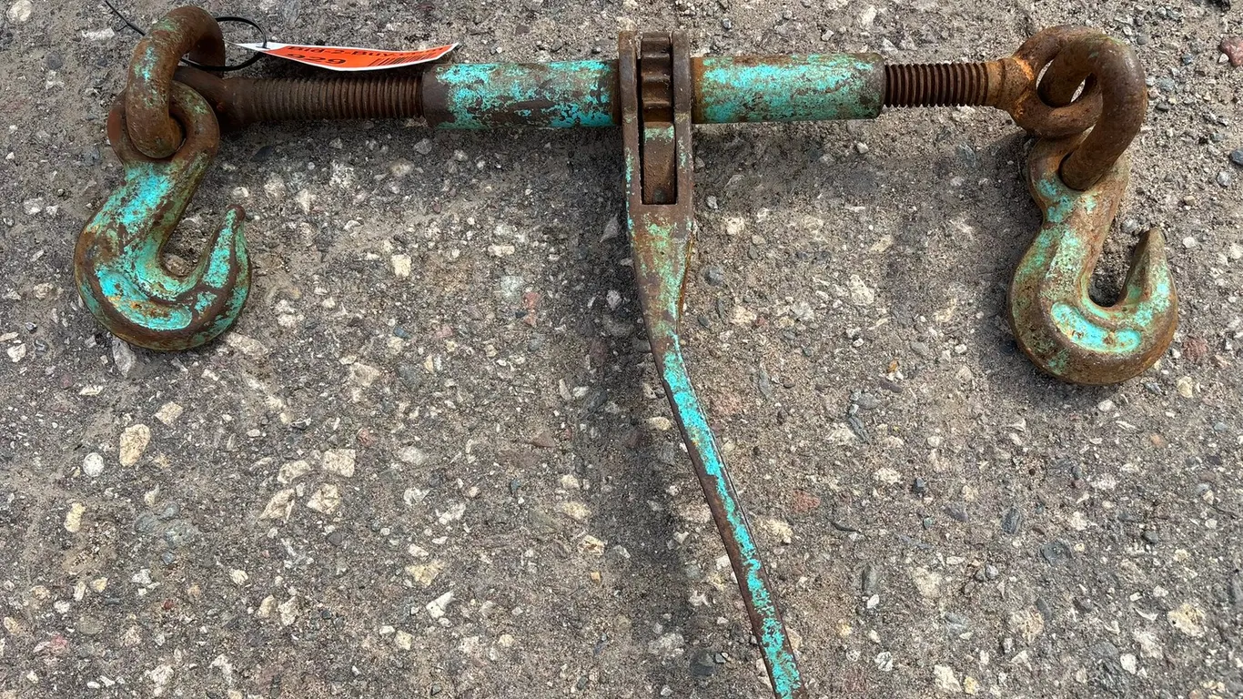 (1) Ratcheting Chain Binder