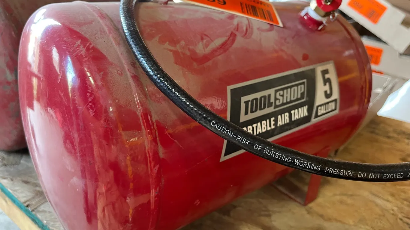 Cylindrical Portable Compressed Air Tank