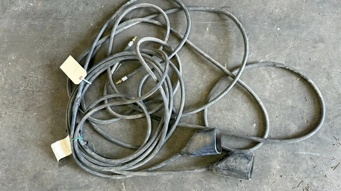 (2) 1/4" Air Hoses