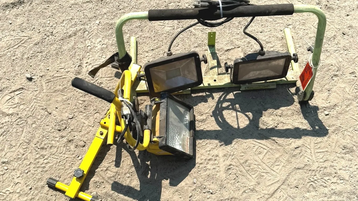 (2) Bracketed Construction Lights