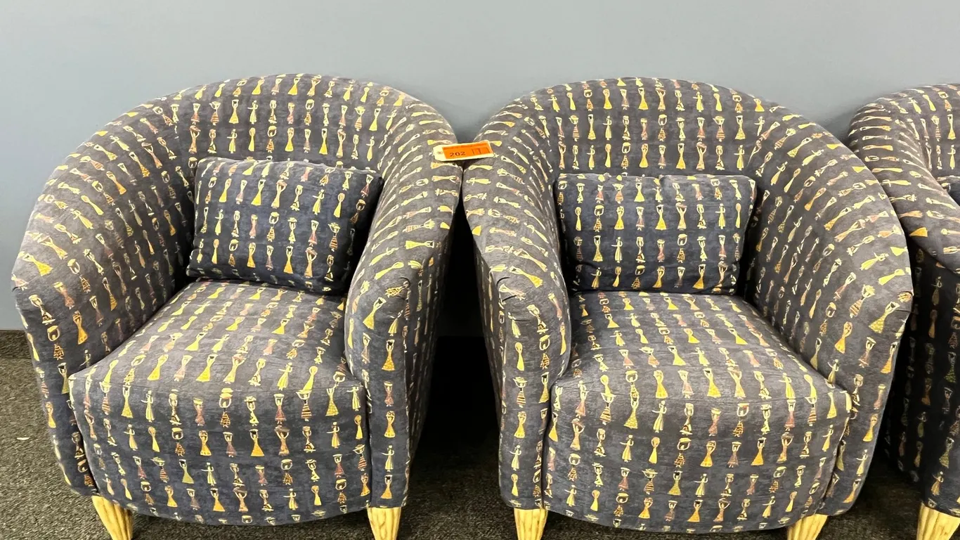 (2) Sitting Chairs