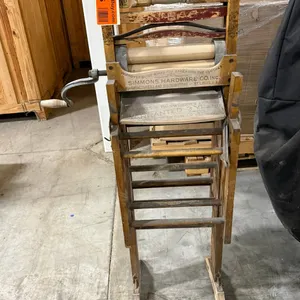 Vintage Simmons Hardware Co. Folding Bench Wringer
