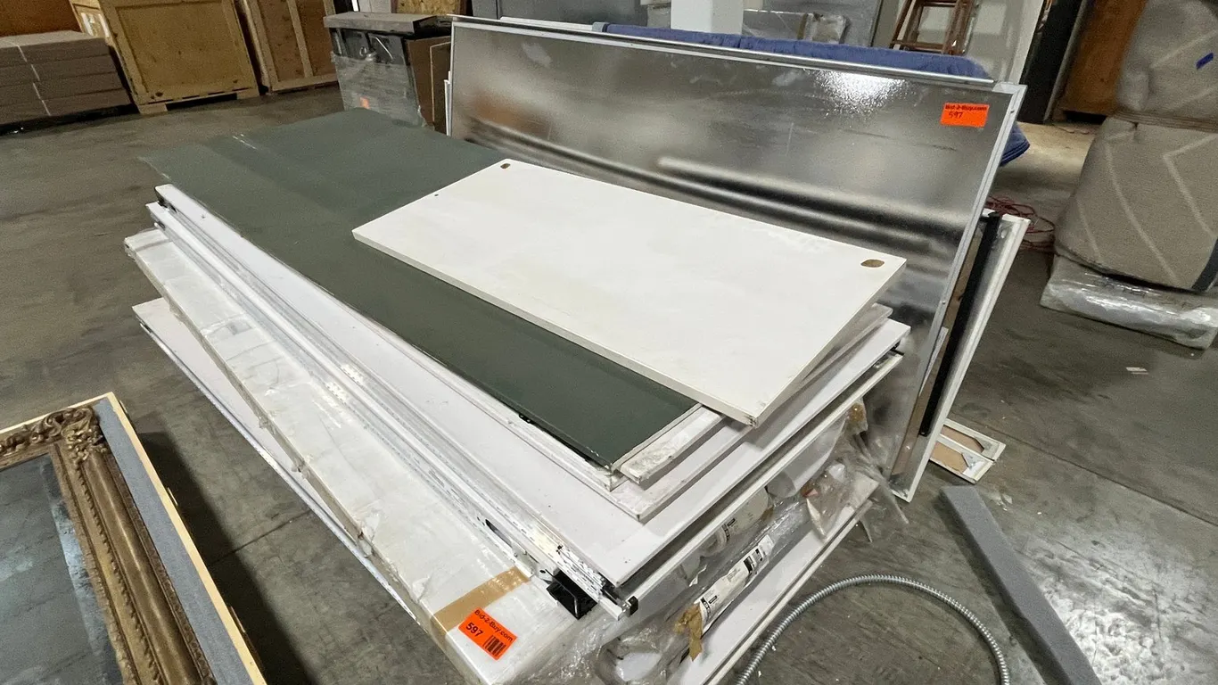 Pallet of Assorted Office Panels