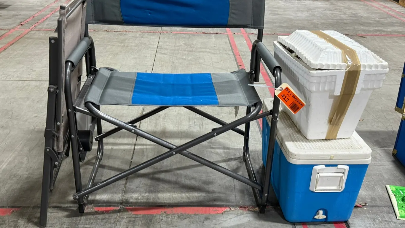 (2) Folding Chairs and Cooler