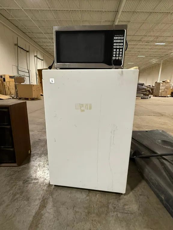 Minifridge and Microwave