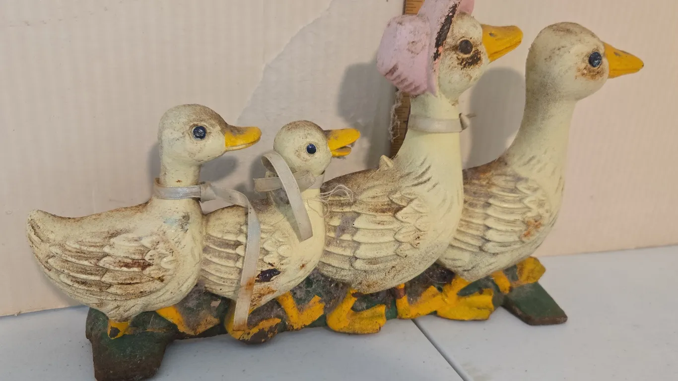 Vintaage cast iron duck family doorstop
