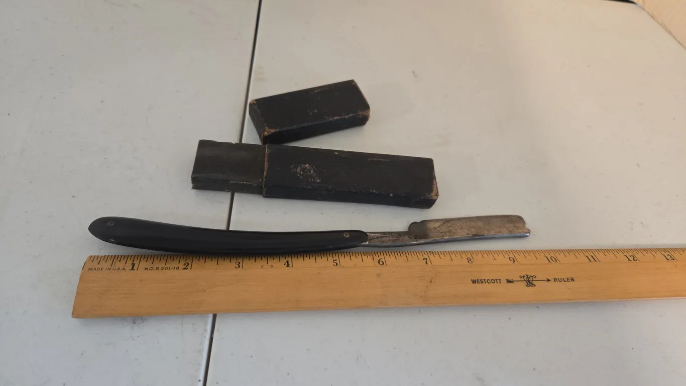 Antique J.R Torrey straight edge razor