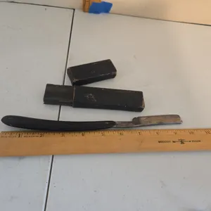 Antique J.R Torrey straight edge razor