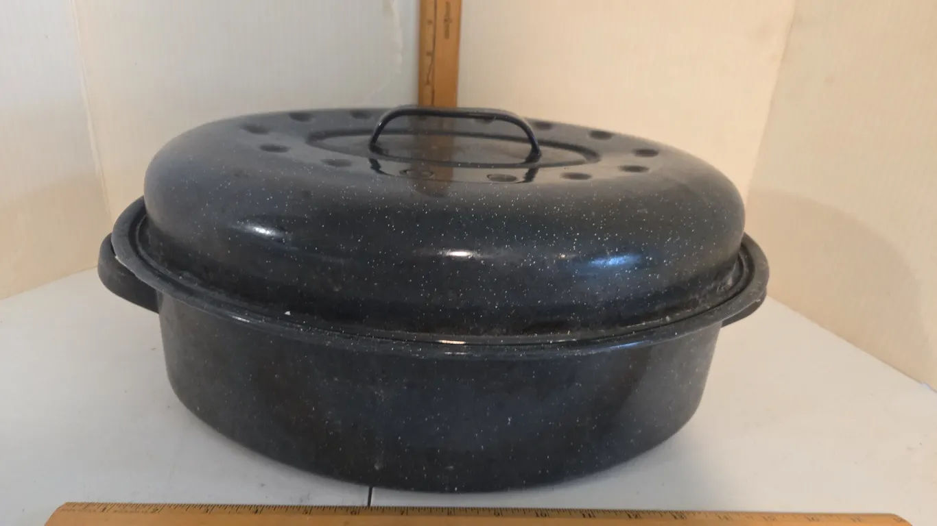 Vintage granite wear roasting pan with lid