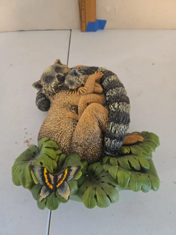 Vintage bossons of England Lemurs mother lemun with baby