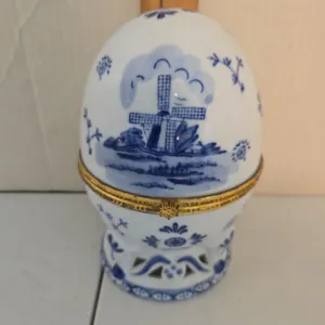 Vintage delft blue hand painted egg trinket box Made in Holland