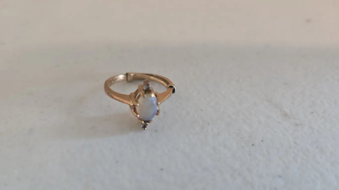 Marked 10k gold ring with stone