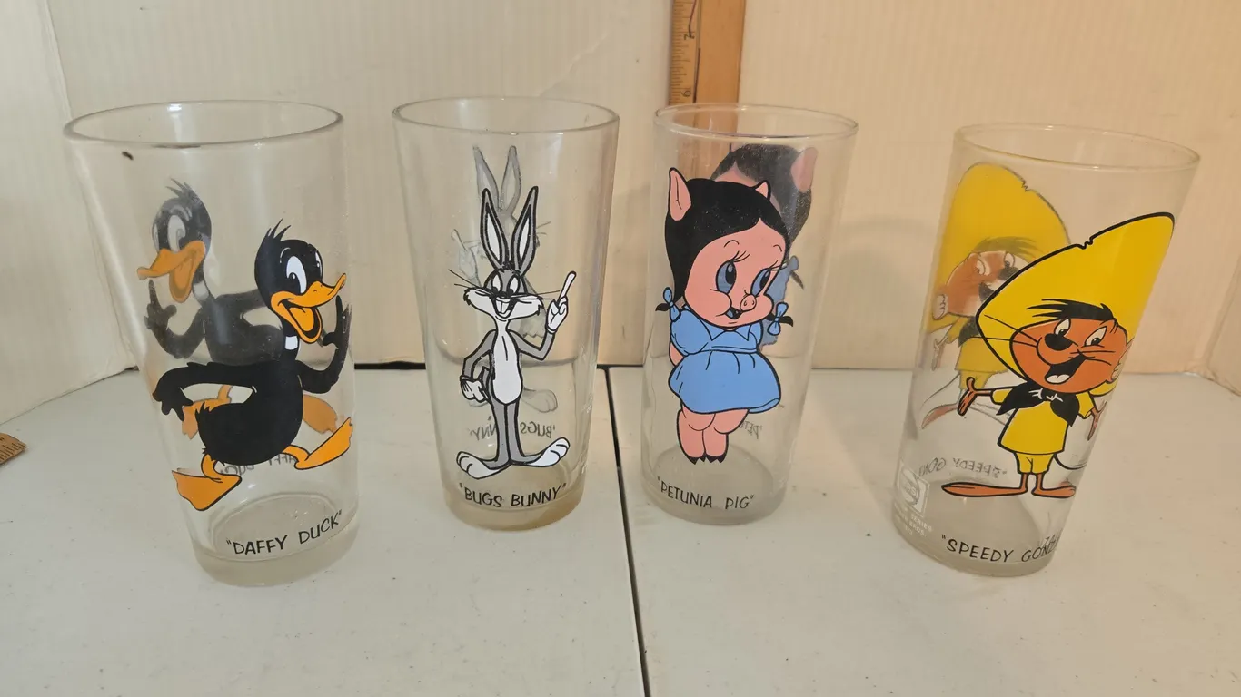 Vintage 1973 warner brothers Pepsi looney toons glasses