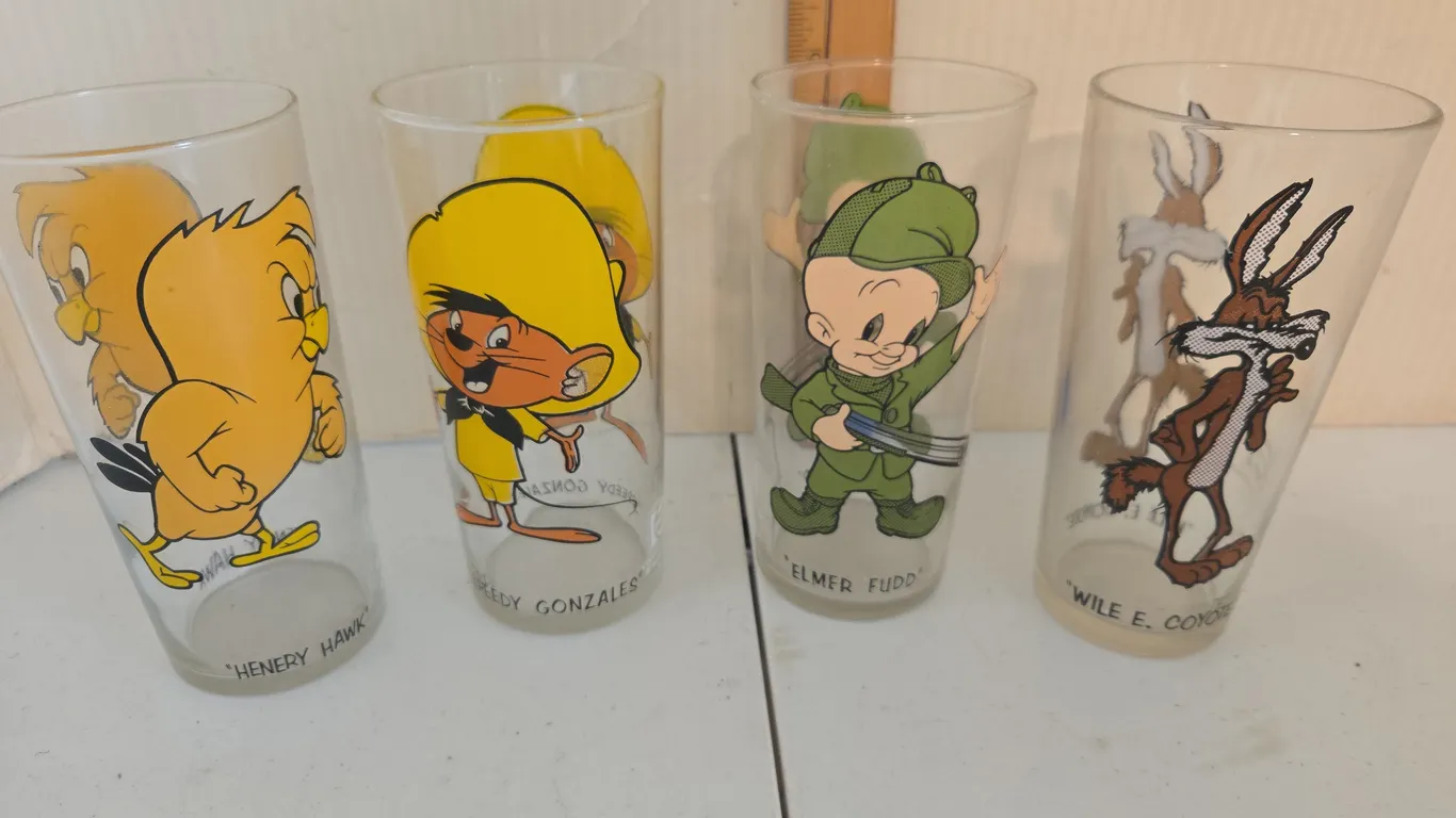 Vintage Pepsi warner brothers looney toons collectors glasses