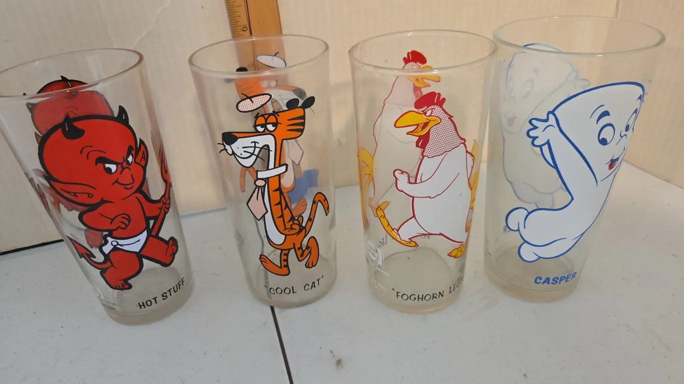 Vintage 1973 Warner Bros Pepsi Looney tunes collector's glasses