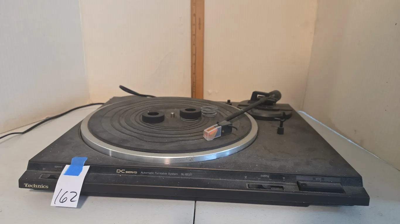 Vintage techniques brand turntable