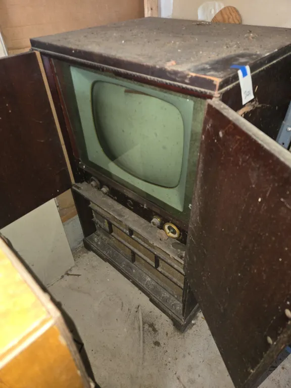 Vintage 1950's Philco brand 16 inch wooden cabinet TV