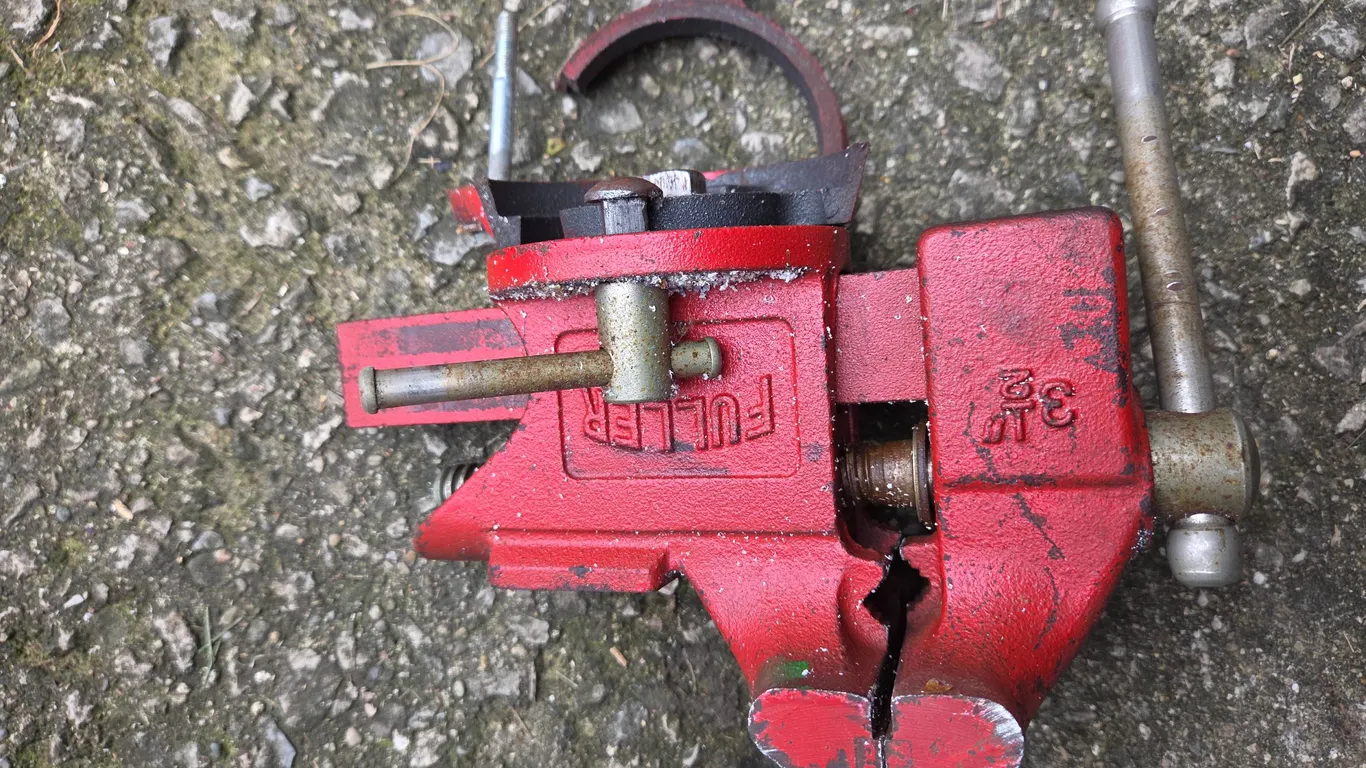 Vintage Fuller brand 3 inch bench vise