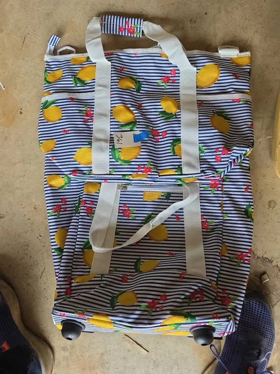 Lemon printed wheeled tote bag