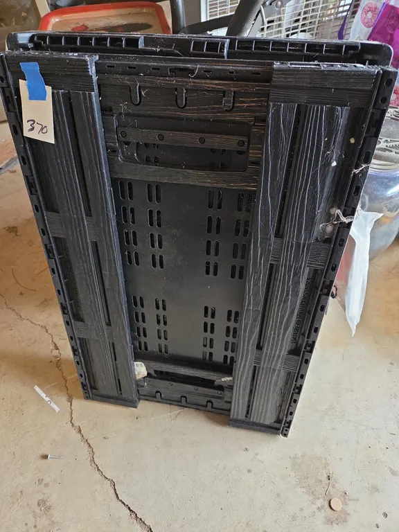 Collapsible plastic storage tote