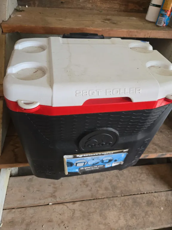 Quantum brand 28 quart wheeled handled cooler