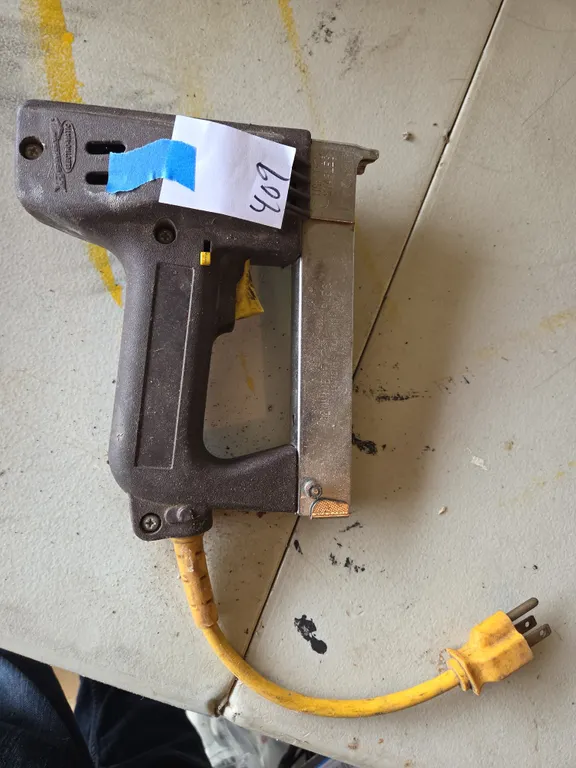 Arrow electric staple gun