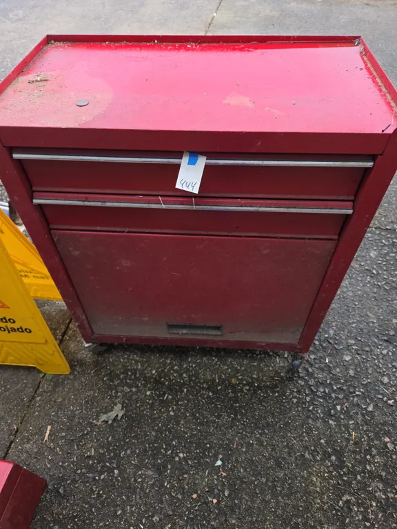 Rolling stack on metal toolbox base