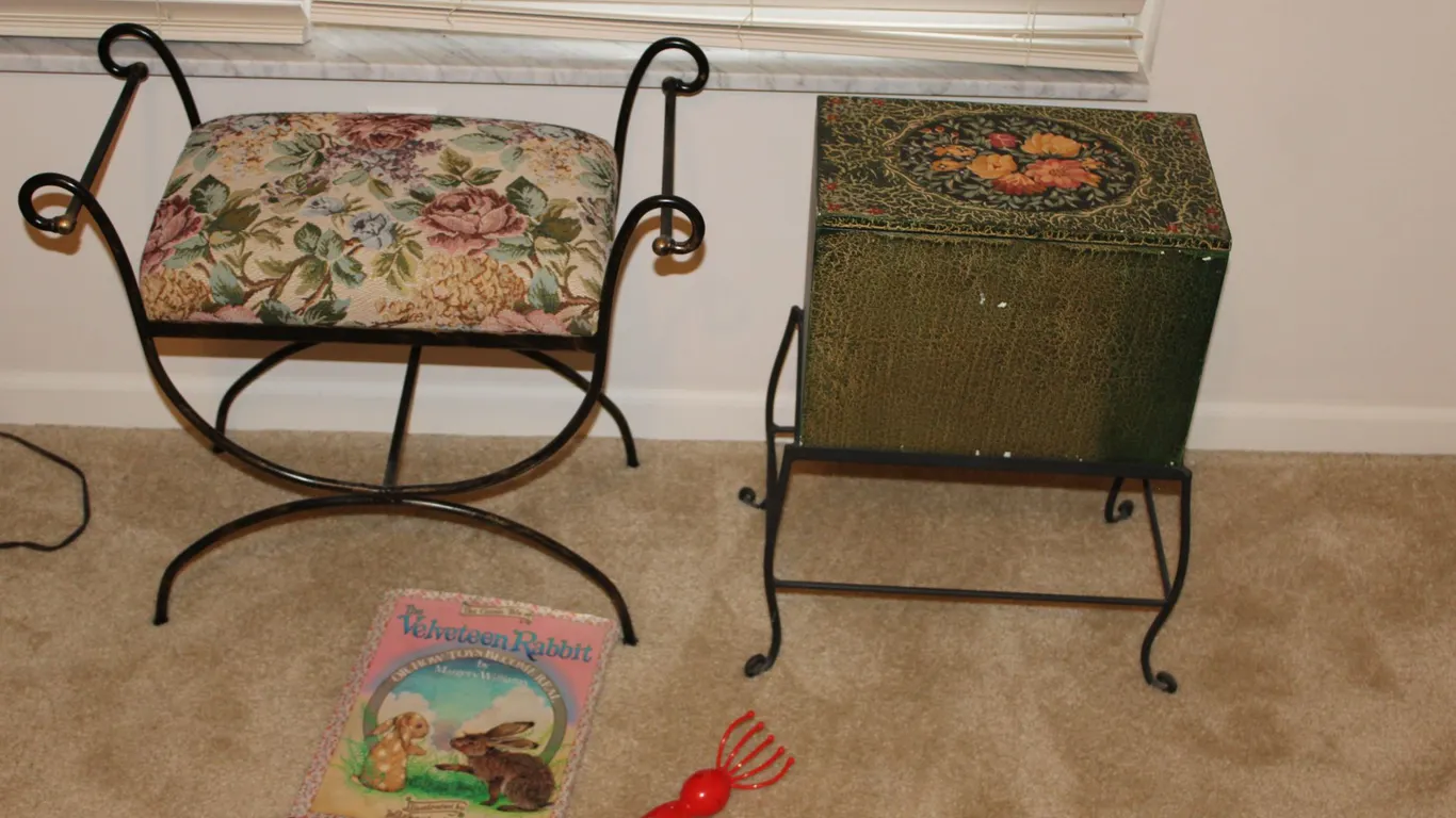 Vanity Stool & Décor