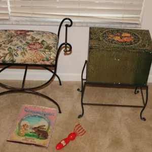 Vanity Stool & Décor