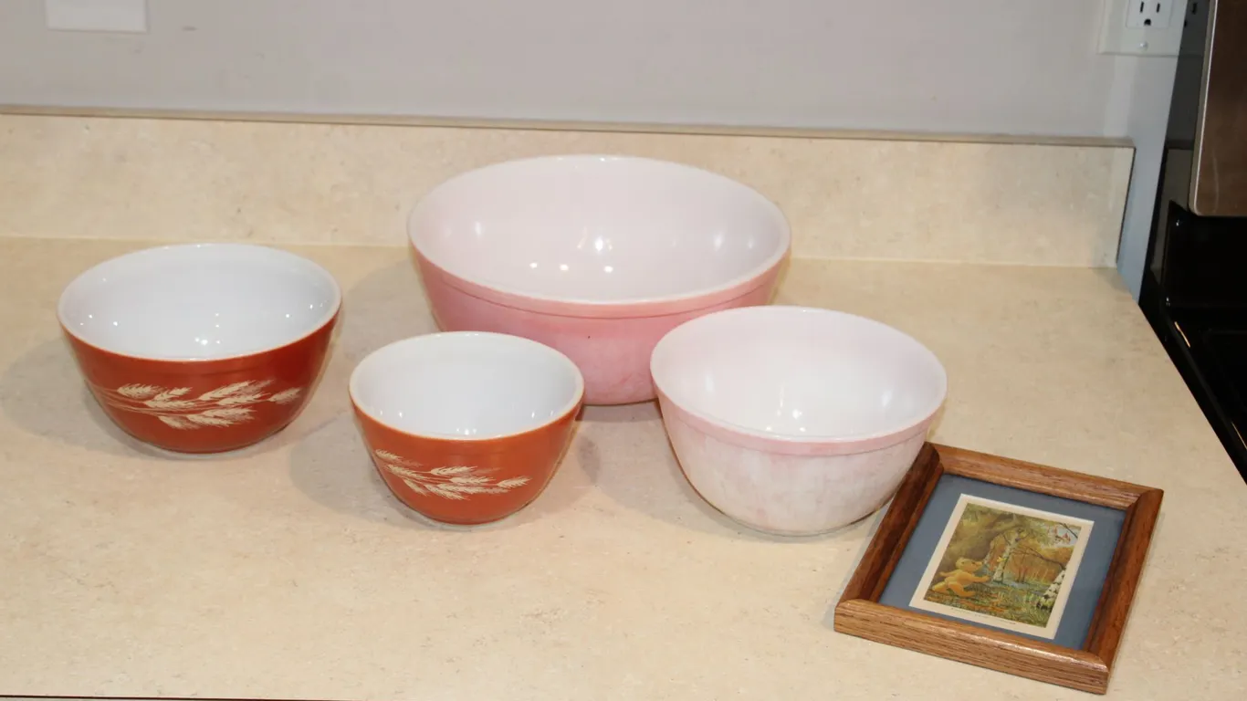 Pyrex Mixing Bowls & Art