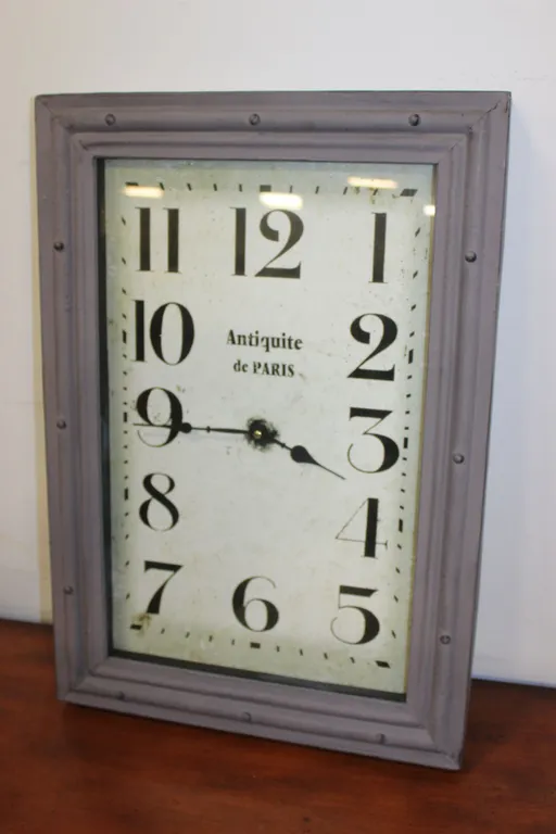Antiquité de Paris Wall Clock