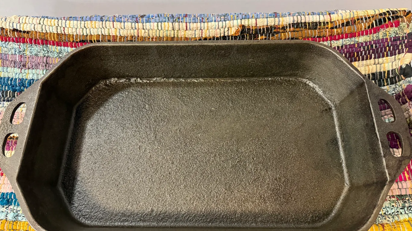 Vintage Wagner Ware Cast Iron Fish/Casserole Pan