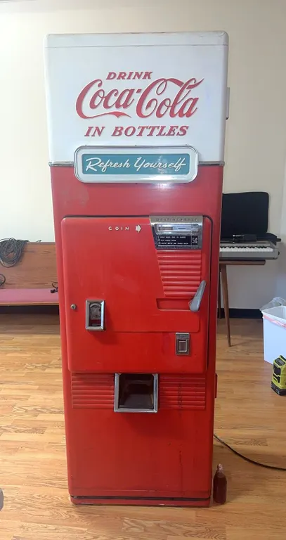 1950s Westinghouse Coca-Cola vending machine – authentic