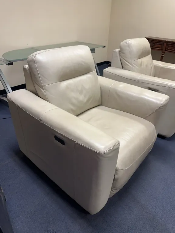 Haverty leather power recliner
