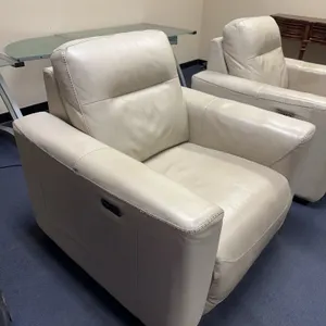 Haverty leather power recliner