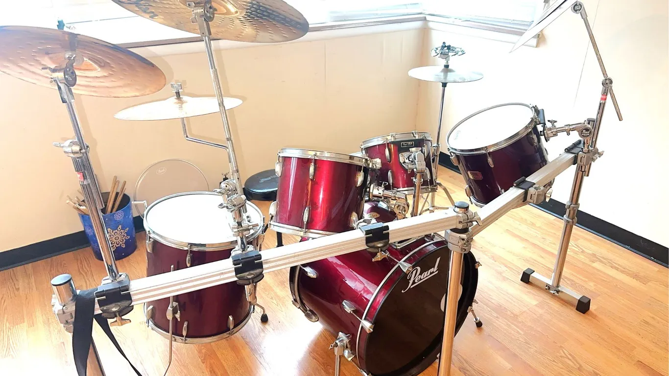 Large Pearl Export Series drum set with Pearl Icon drum rack