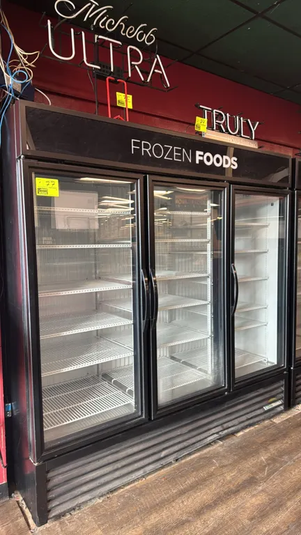 True GDM-72F-HC-TSL01 3-door reach-in display freezer. Features illuminated "Frozen Foods" marquee, 3 glass doors, adjustable wire shelving, LED inter